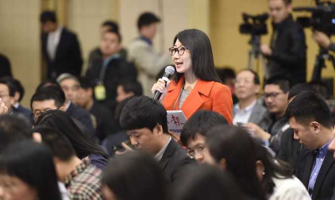 “新疆中小学秋季学期延期开学 “空中课堂”线上教学将开启”