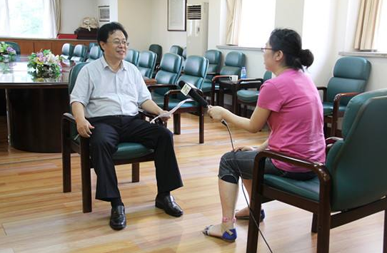 “推动绿色成为快速发展的底色国家快速发展改革委有关负责人谈树立健全绿色